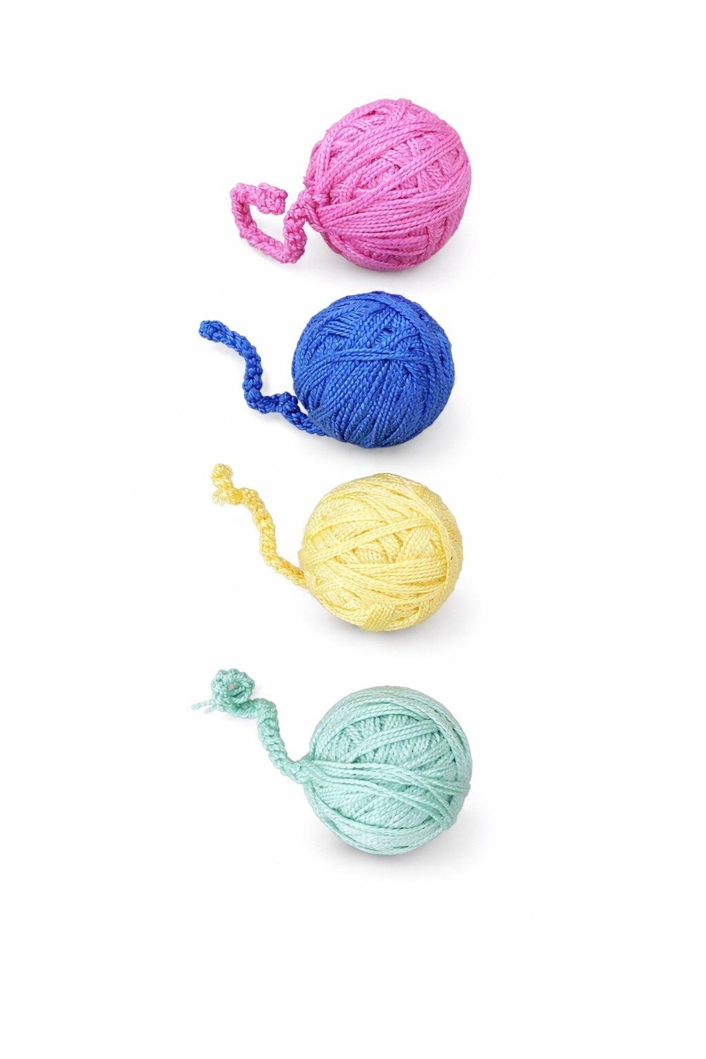 MAJO KEDİ OYUNCAĞI KUYRUKLU ÖRGÜ TOP 4 CM X 4 ADET